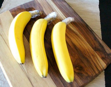 banana with nylon tied to stem